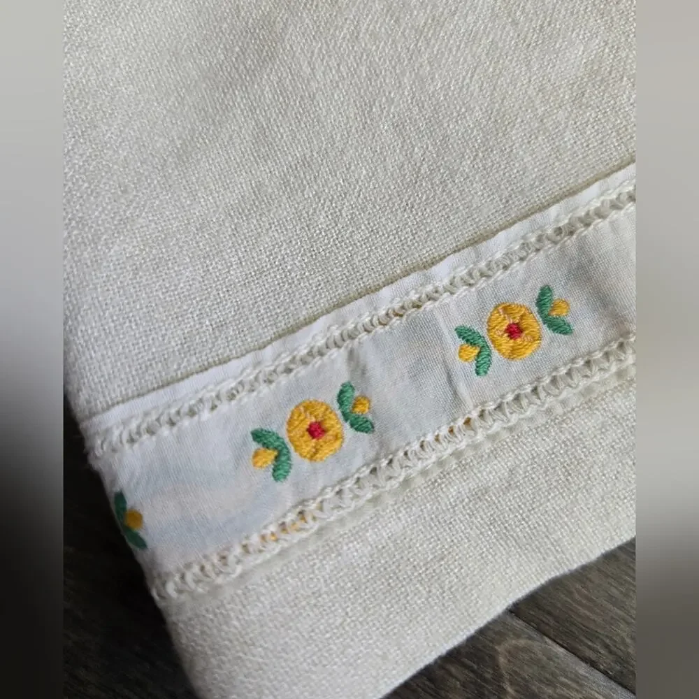 Vintage Embroidered Floral Cream Fingertip Guest Towel 20